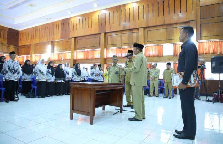 PELANTIKAN DAN PENGAMBILAN SUMPAH JABATAN KEPALA SD DAN SMP DI LINGKUNGAN PEMERINTAH KABUPATEN LOMBOK TENGAH